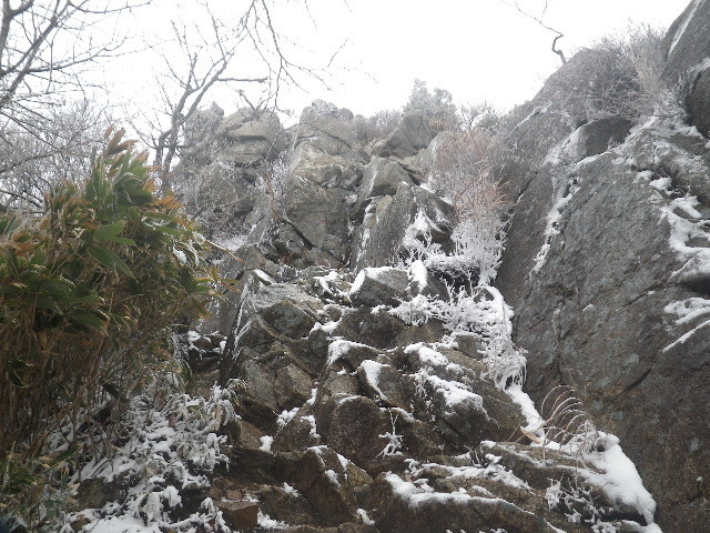 御在所岳 鈴鹿山脈 1 212ｍを歩く その２積雪の山頂 電動電波操作模型自動車親仁式遊び